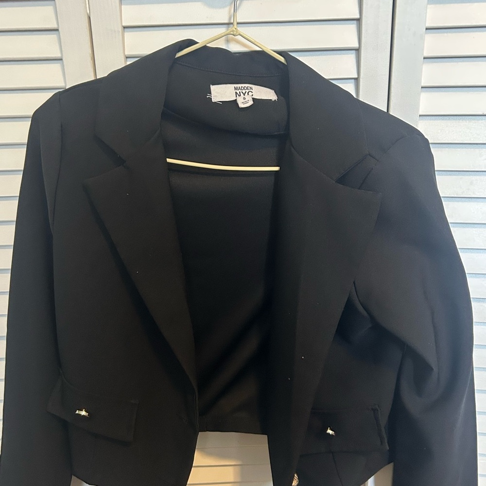 Steve Madden Black Cropped Blazer with Classic Lapel